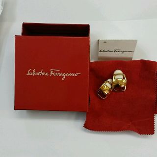 サルヴァトーレフェラガモ(Salvatore Ferragamo)のラムズ様用　フェラガモ　イヤリング　Ferragamo(イヤリング)