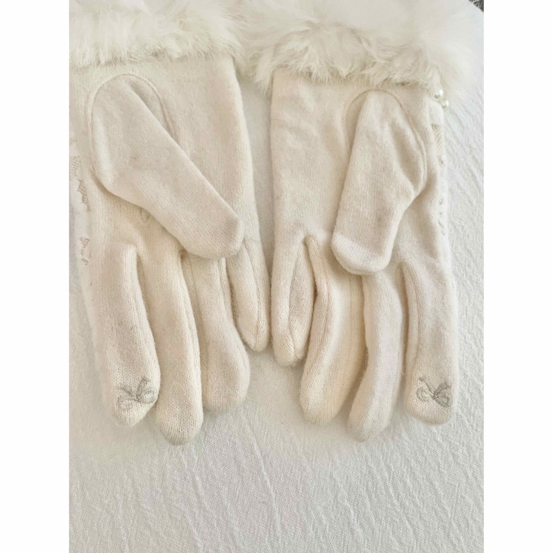 LIZ LISA(リズリサ)の❤️ファー パール付き手袋 ホワイト スマホ グローブ レディースのファッション小物(手袋)の商品写真