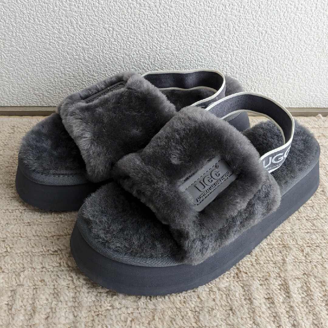 UGG ファー　スリッパ　サンダル　黒　米国購入　新品