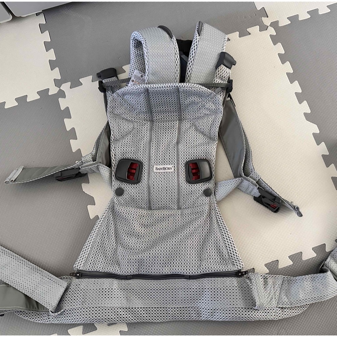 BABYBJORN(ベビービョルン)のBABYBjORN ONE KAI AIR 抱っこ紐　スタイ付　箱あり キッズ/ベビー/マタニティの外出/移動用品(抱っこひも/おんぶひも)の商品写真