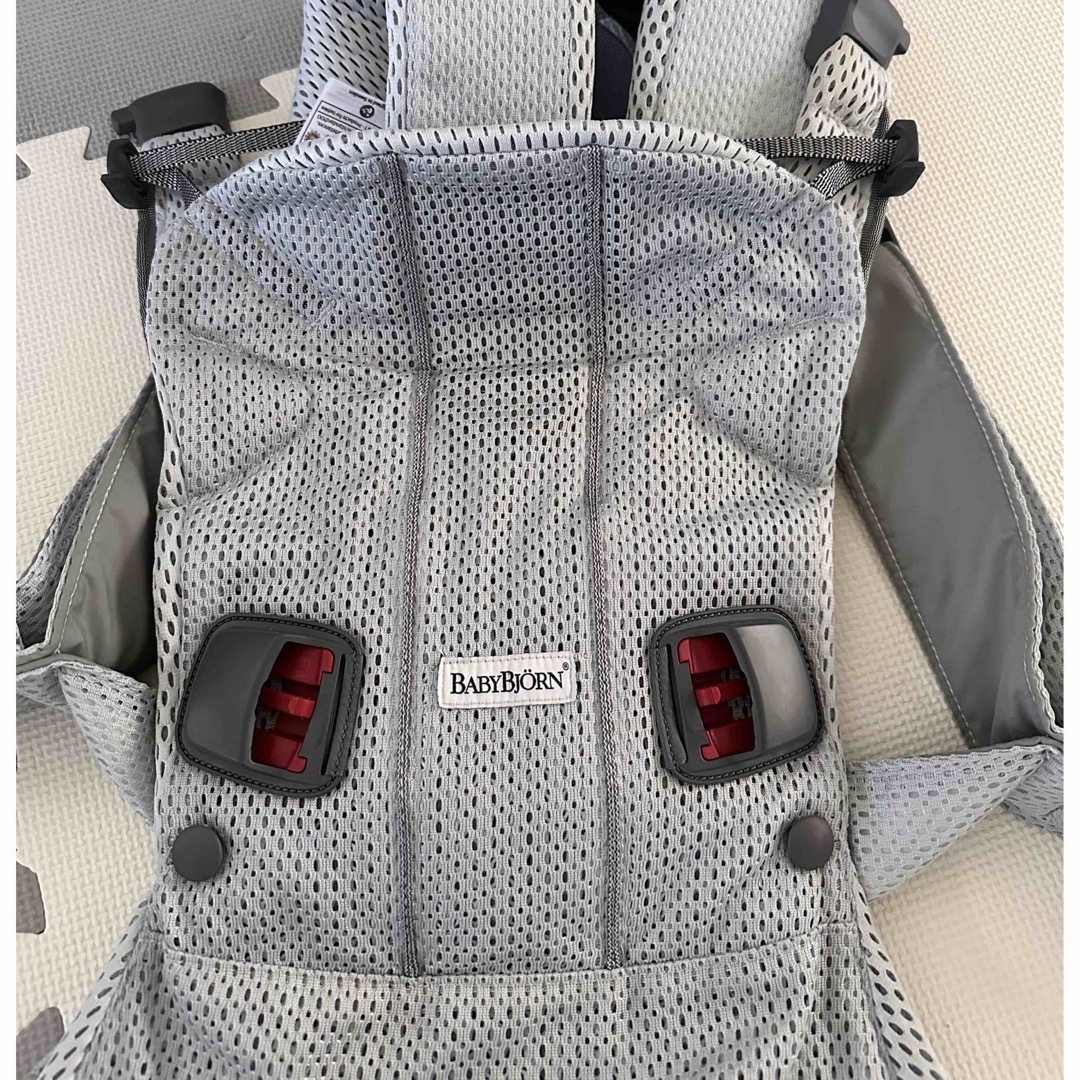 BABYBJORN(ベビービョルン)のBABYBjORN ONE KAI AIR 抱っこ紐　スタイ付　箱あり キッズ/ベビー/マタニティの外出/移動用品(抱っこひも/おんぶひも)の商品写真