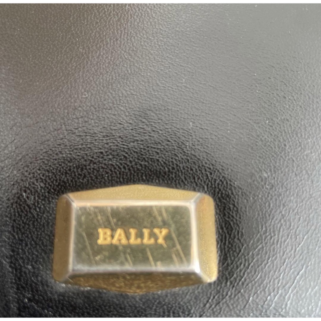 Bally(バリー)のBALLY ショルダーバッグ　本革　OLD ゴールド金具　ヴィンテージ　バケツ型 レディースのバッグ(ショルダーバッグ)の商品写真