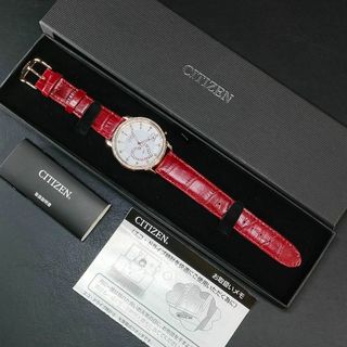 シチズン(CITIZEN)の極美品【稼働品】CITIZENシチズン　ゴールド　ダイヤベゼルホワイト　ソーラー(腕時計)