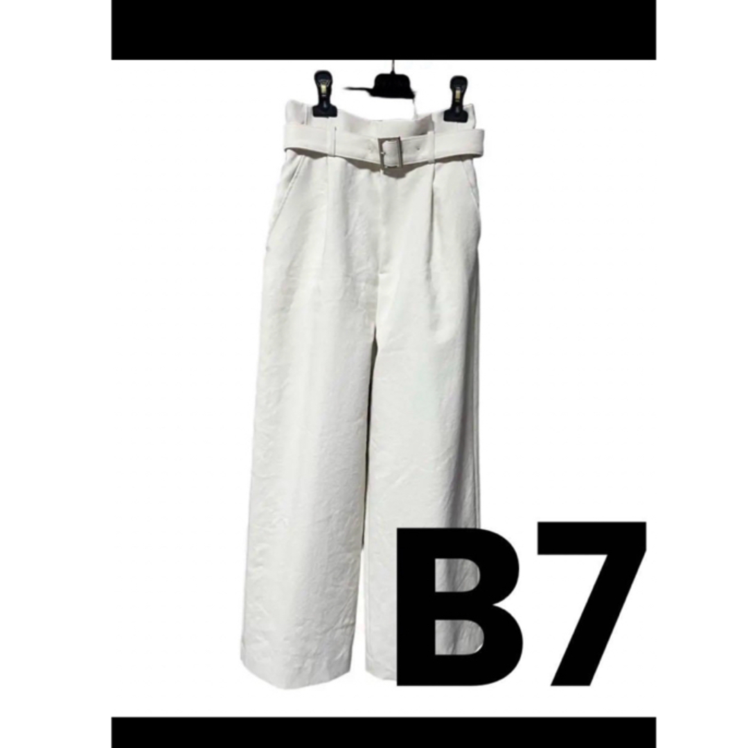 B7(ベーセッツ)のB7 ベーセッツ　オフホワイト　ハイウエスト　ワイドパンツ レディースのパンツ(カジュアルパンツ)の商品写真