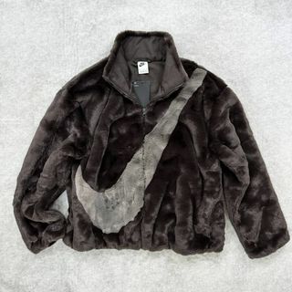 ナイキ(NIKE)の新品 NIKE XLサイズ BIG SWOOSH FAUX FUR JACKET(毛皮/ファーコート)