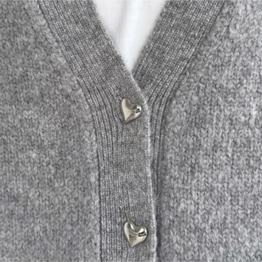 BIRTHDAY BASH(バースデーバッシュ)のmpoco様 専用♡HEART BUTTON CARDIGAN レディースのトップス(カーディガン)の商品写真