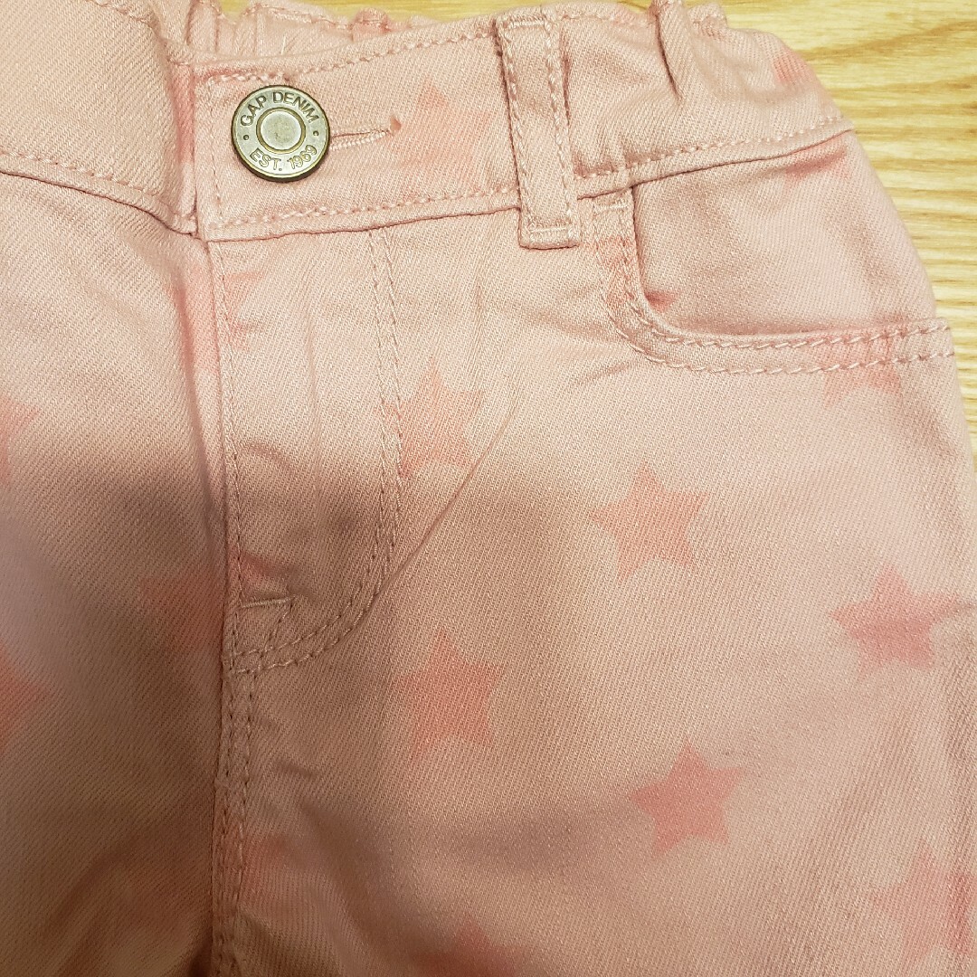 babyGAP(ベビーギャップ)のbaby GAP 星柄ピンクデニム キッズ/ベビー/マタニティのベビー服(~85cm)(パンツ)の商品写真