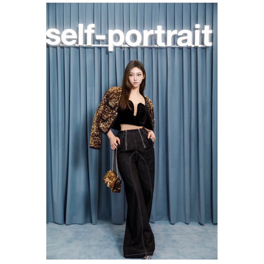 SELF PORTRAIT(セルフポートレイト)の❤️正規品Selfportrait23新色新品★ゴール　スパンコールジャケット レディースのジャケット/アウター(ノーカラージャケット)の商品写真