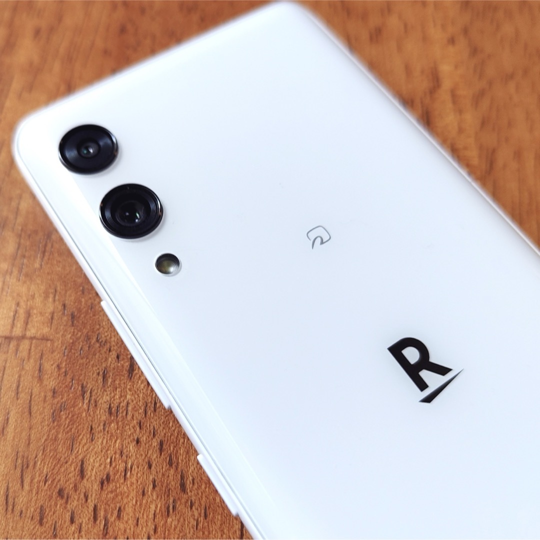 Rakuten(ラクテン)のRakuten Hand 5G ホワイト スマホ/家電/カメラのスマートフォン/携帯電話(スマートフォン本体)の商品写真