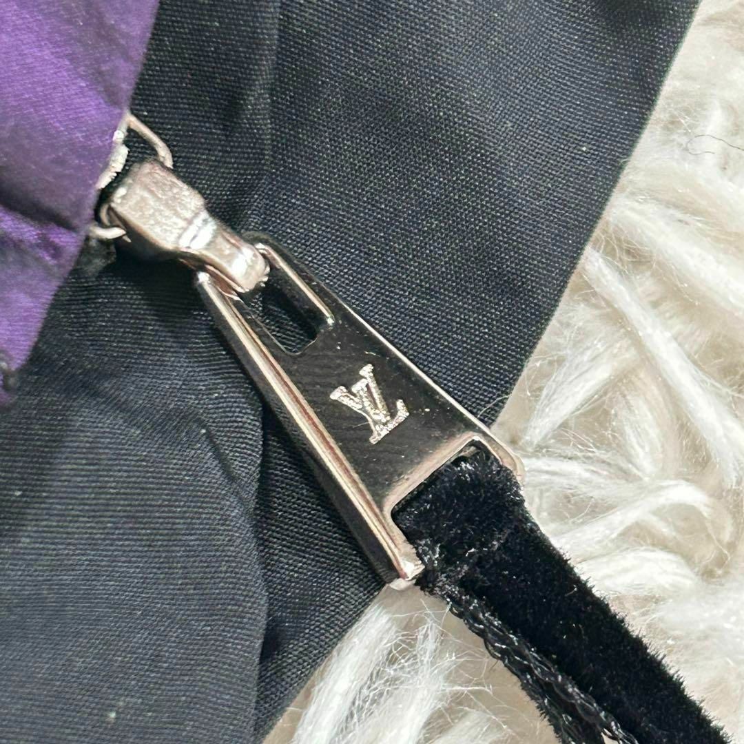 LOUIS VUITTON(ルイヴィトン)のルイヴィトン リボン シルク バックジップ ブラック 高級 モード レディースのトップス(シャツ/ブラウス(半袖/袖なし))の商品写真