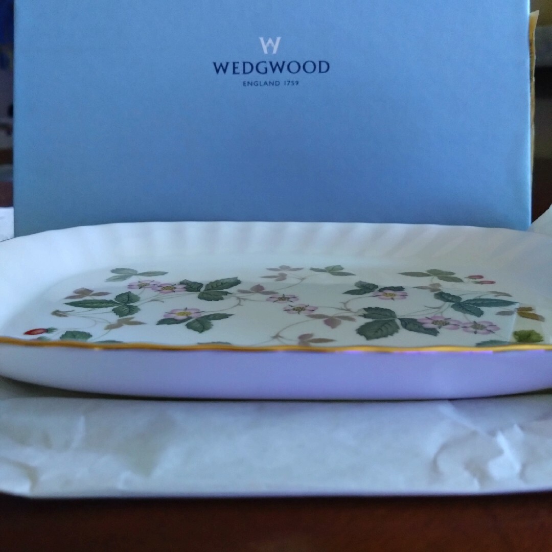 WEDGWOOD(ウェッジウッド)の【新品・未使用】WEDGWOOD ワイルドストロベリースペシャル インテリア/住まい/日用品のキッチン/食器(食器)の商品写真