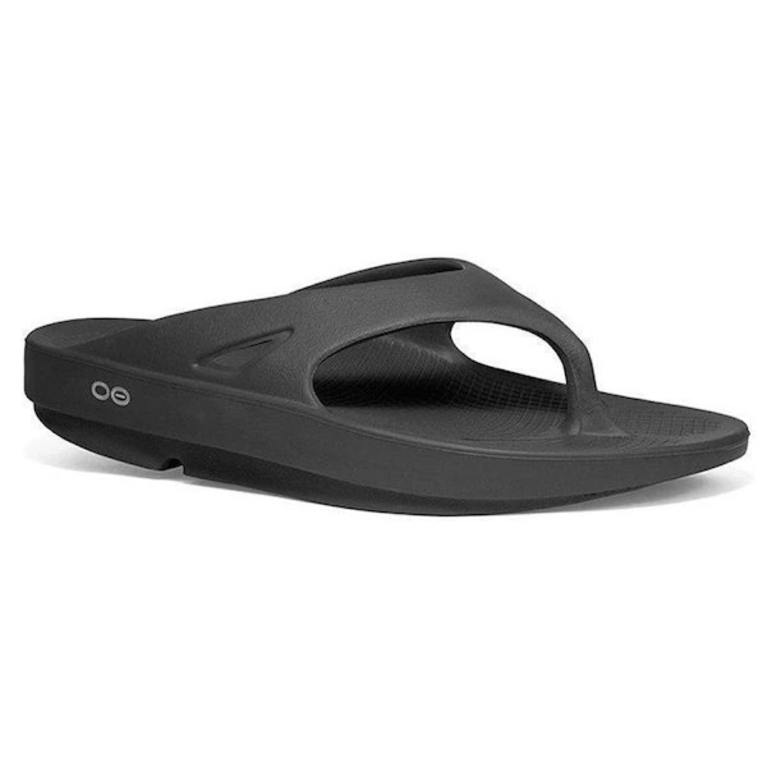 OOFOS(ウーフォス)の新品未使用　OOFOS ウーフォス サンダル　ブラック　JP23.0cm 9 レディースの靴/シューズ(サンダル)の商品写真