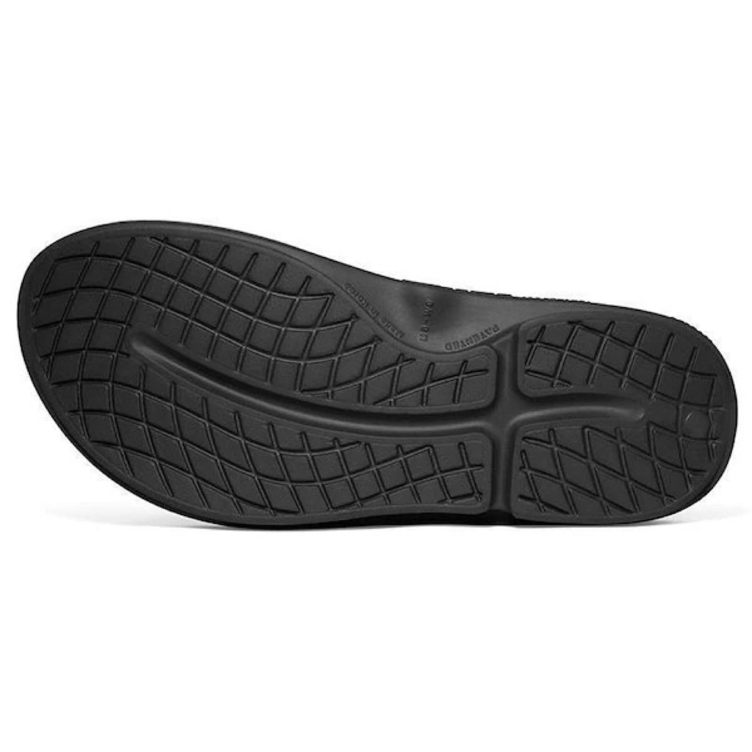OOFOS(ウーフォス)の新品未使用　OOFOS ウーフォス サンダル　ブラック　JP24.0cm 13 レディースの靴/シューズ(サンダル)の商品写真