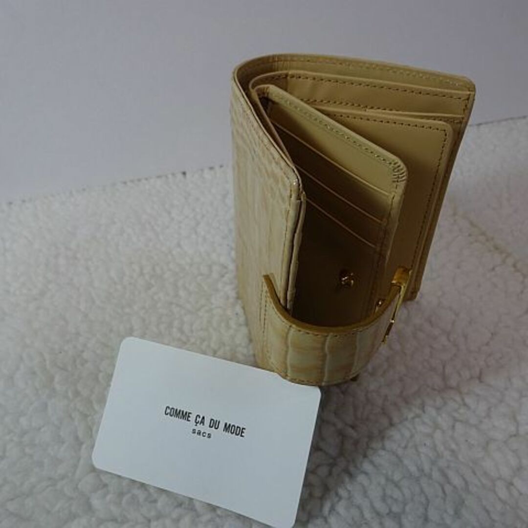 COMME CA DU MODE(コムサデモード)の【新品/本物】コムサデモードサック 折財布/ベージュ ￥11,000- レディースのファッション小物(財布)の商品写真