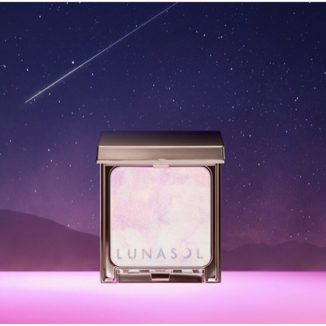 LUNASOL(ルナソル)の新品未開封LUNASOLルナソル　マージングフェースグロウ　限定完売品 コスメ/美容のベースメイク/化粧品(フェイスパウダー)の商品写真