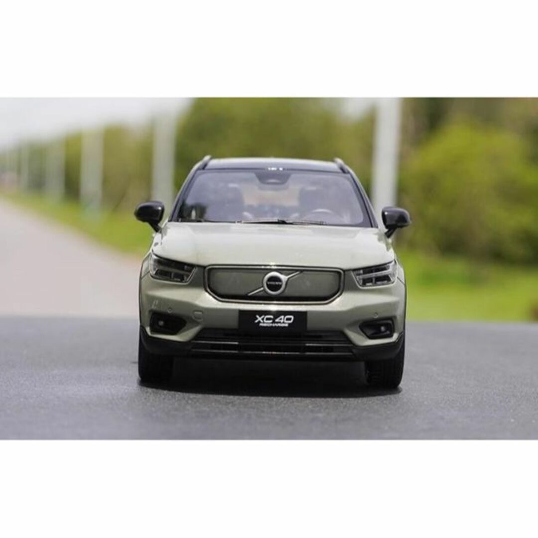 ミニカー 1/18 ボルボ VOLVO XC40 2022 グリーン