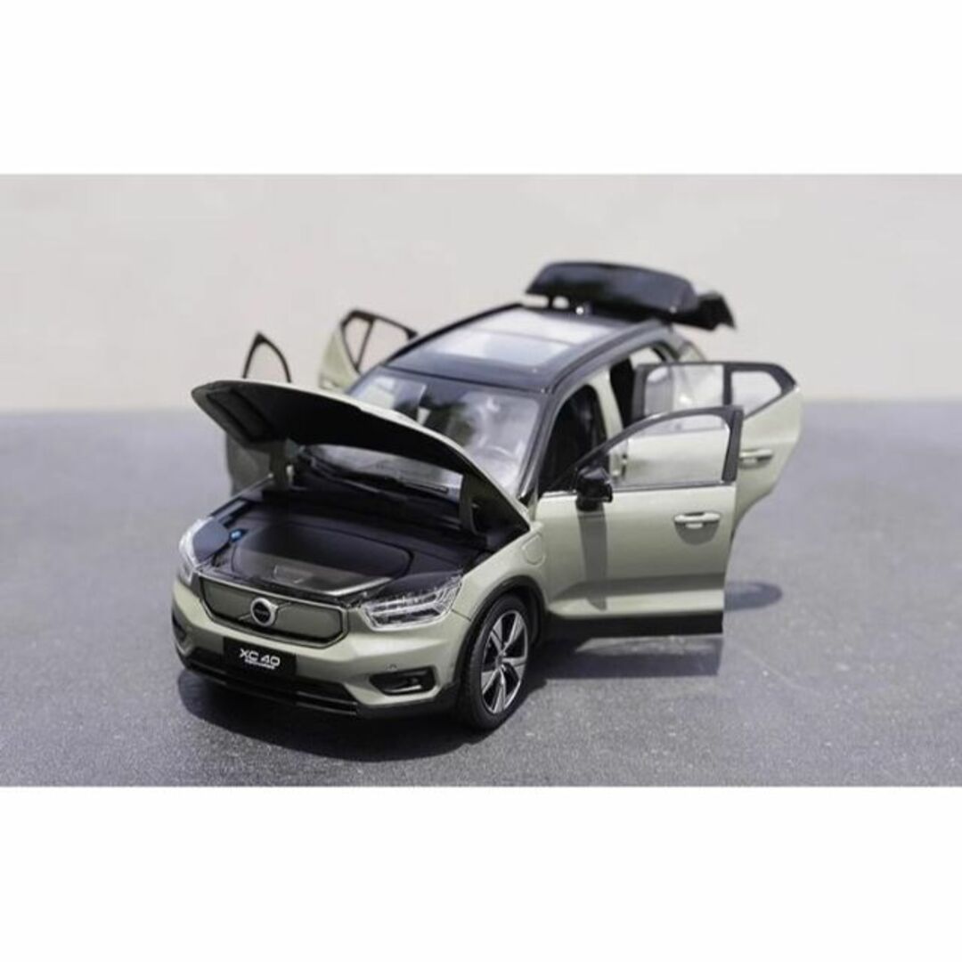 ミニカー 1/18 ボルボ VOLVO XC40 2022 グリーン