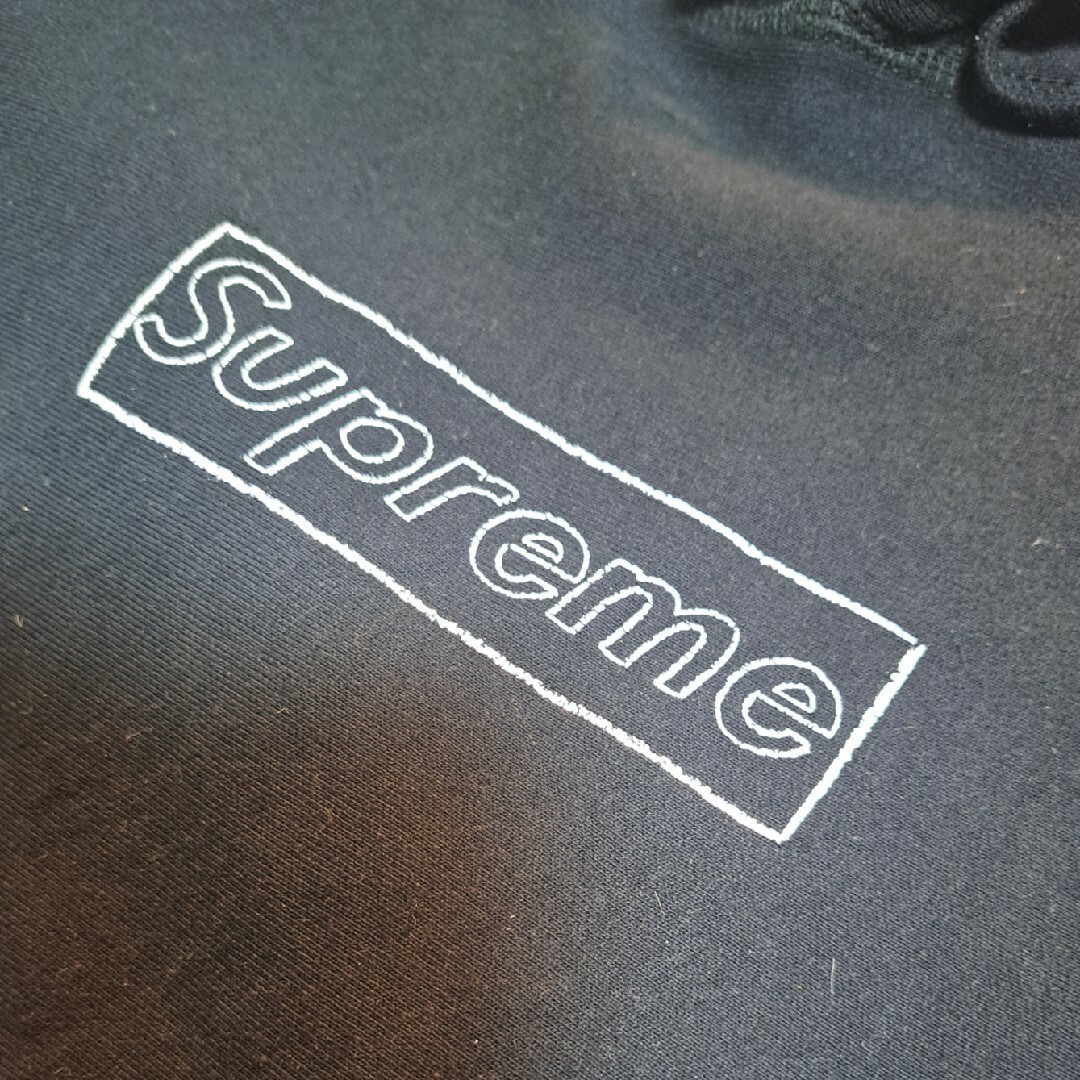 Supreme KAWS chalklogo フーディ