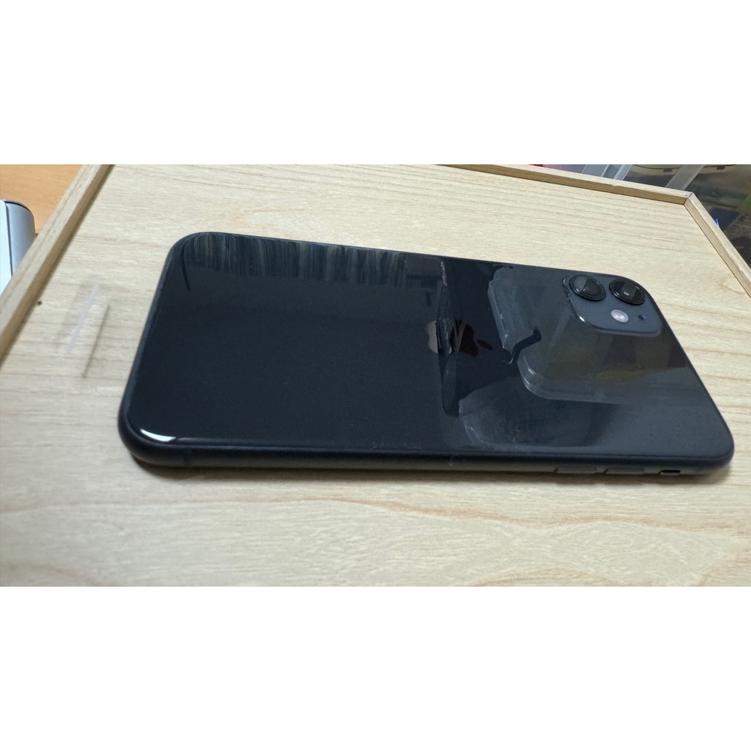 iPhone(アイフォーン)のiPhone11 64GB ブラック　[未使用新品］ スマホ/家電/カメラのスマートフォン/携帯電話(スマートフォン本体)の商品写真
