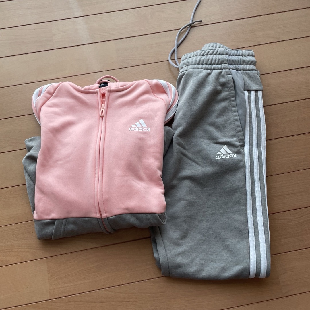 adidas(アディダス)の専用 レディースのトップス(トレーナー/スウェット)の商品写真