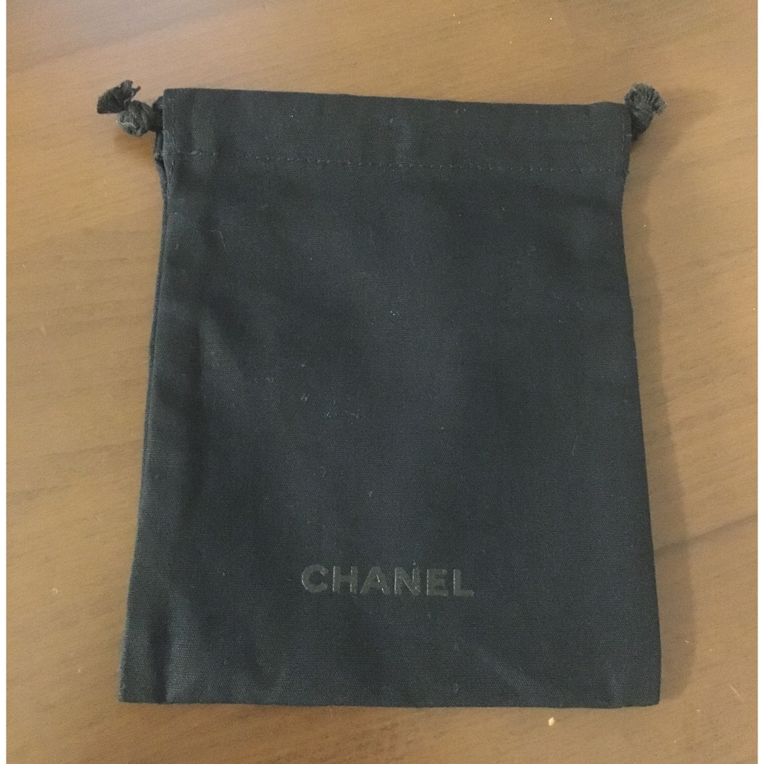 CHANEL(シャネル)のシャネル　CHANEL ポーチ　巾着　黒　ブラック　袋 レディースのファッション小物(ポーチ)の商品写真