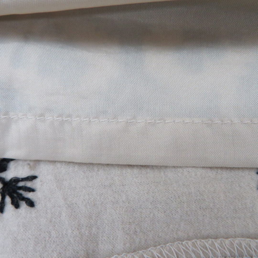 STRAWBERRY-FIELDS(ストロベリーフィールズ)のストロベリーフィールズ フレアスカート ひざ丈 刺繡 ウール ベージュ レディースのスカート(ひざ丈スカート)の商品写真