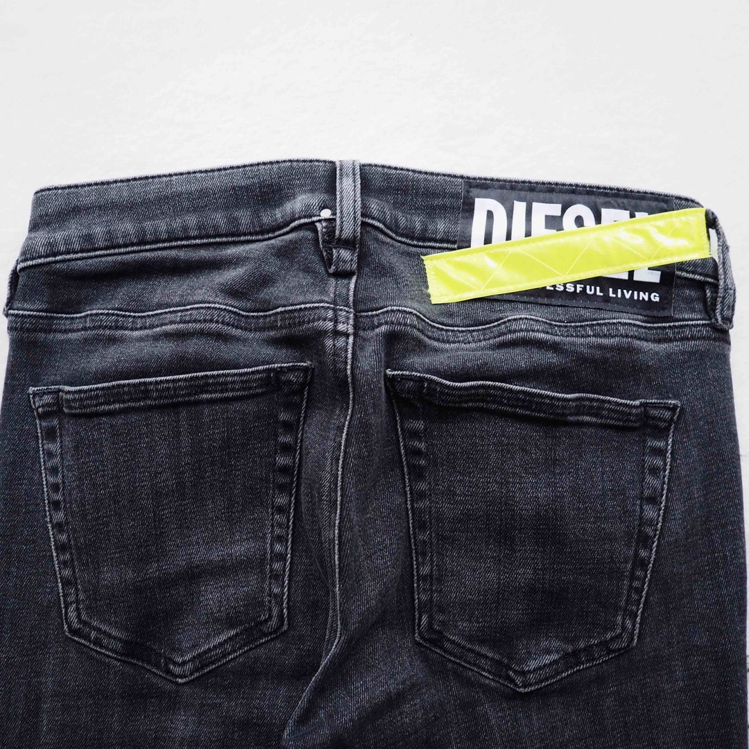 DIESEL(ディーゼル)の【新品】DIESEL D-EBBEY ブーツカット フレアデニム ブラック 23 レディースのパンツ(デニム/ジーンズ)の商品写真
