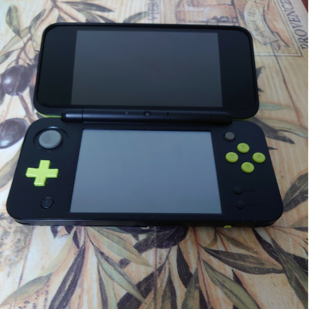 ニンテンドー2DS(ニンテンドー2DS)のNewニンテンドー2DS LL ブラック×ライム液晶美品 エンタメ/ホビーのゲームソフト/ゲーム機本体(携帯用ゲーム機本体)の商品写真