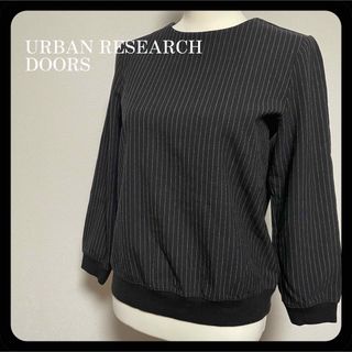 アーバンリサーチドアーズ(URBAN RESEARCH DOORS)の【美品】アーバンリサーチドアーズ ピンストライプ  ストレッチ トップス 黒(カットソー(長袖/七分))