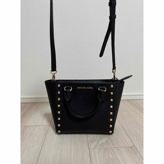 マイケルコース(Michael Kors)の美品マイケルコース⭐︎ショルダーバッグ⭐︎スタッズ(ショルダーバッグ)