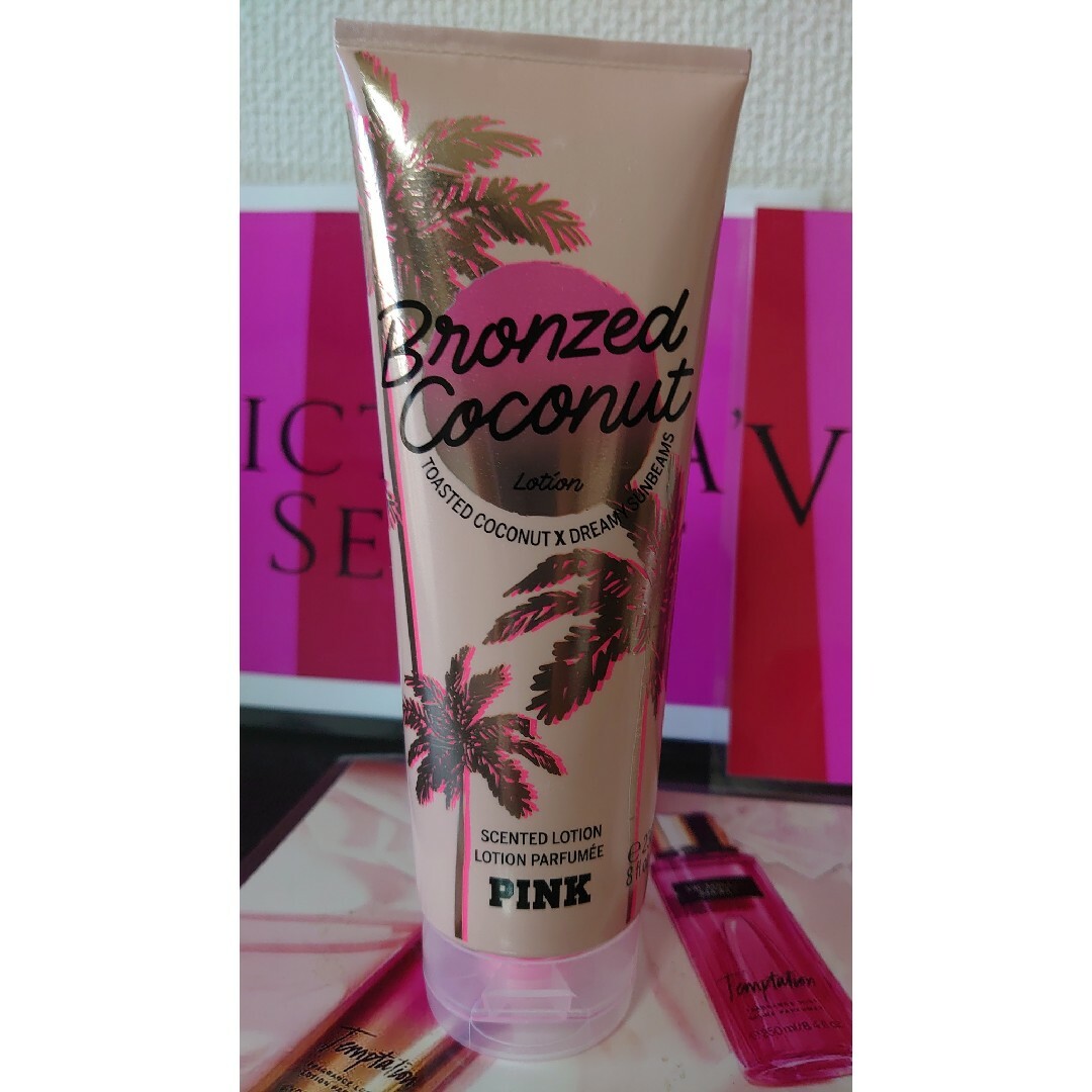 Victoria's Secret(ヴィクトリアズシークレット)のVictoria's Secretボディクリームexfoliant &cream コスメ/美容のボディケア(ボディローション/ミルク)の商品写真