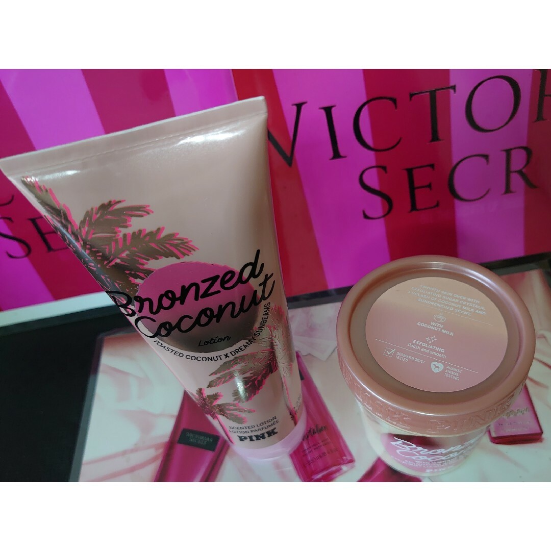 Victoria's Secret(ヴィクトリアズシークレット)のVictoria's Secretボディクリームexfoliant &cream コスメ/美容のボディケア(ボディローション/ミルク)の商品写真