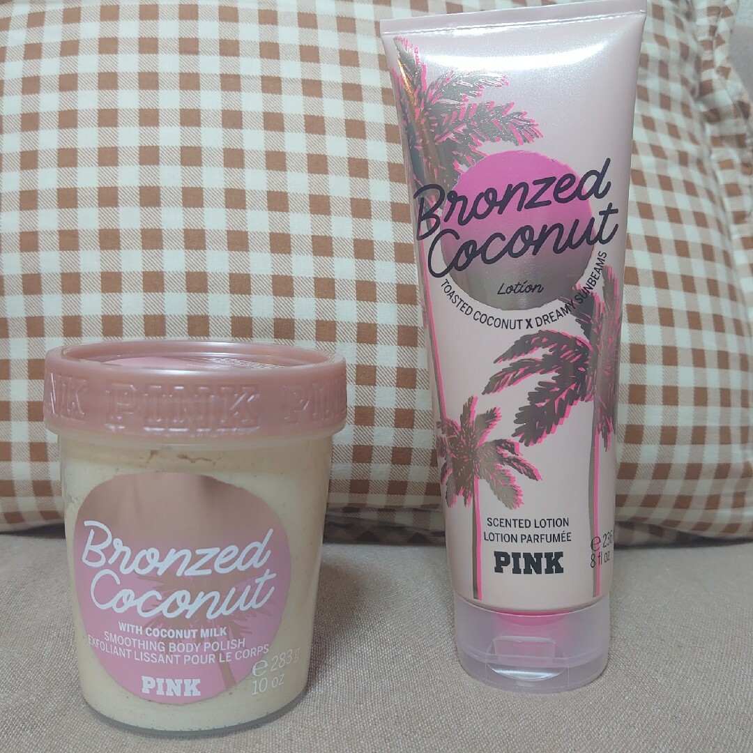 Victoria's Secret(ヴィクトリアズシークレット)のVictoria's Secretボディクリームexfoliant &cream コスメ/美容のボディケア(ボディローション/ミルク)の商品写真