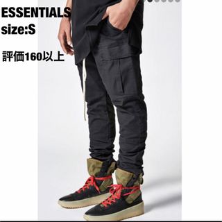 フィアオブゴッド(FEAR OF GOD)のEssentials カーゴパンツ　(ワークパンツ/カーゴパンツ)