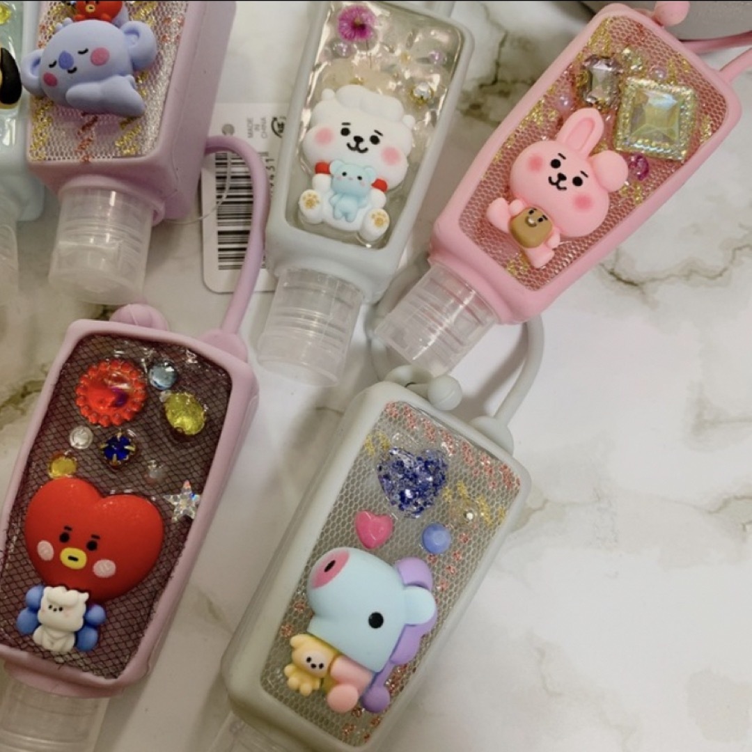 BT21(ビーティーイシビル)のBT21 キラキラハンドジェルボトル インテリア/住まい/日用品のキッチン/食器(アルコールグッズ)の商品写真