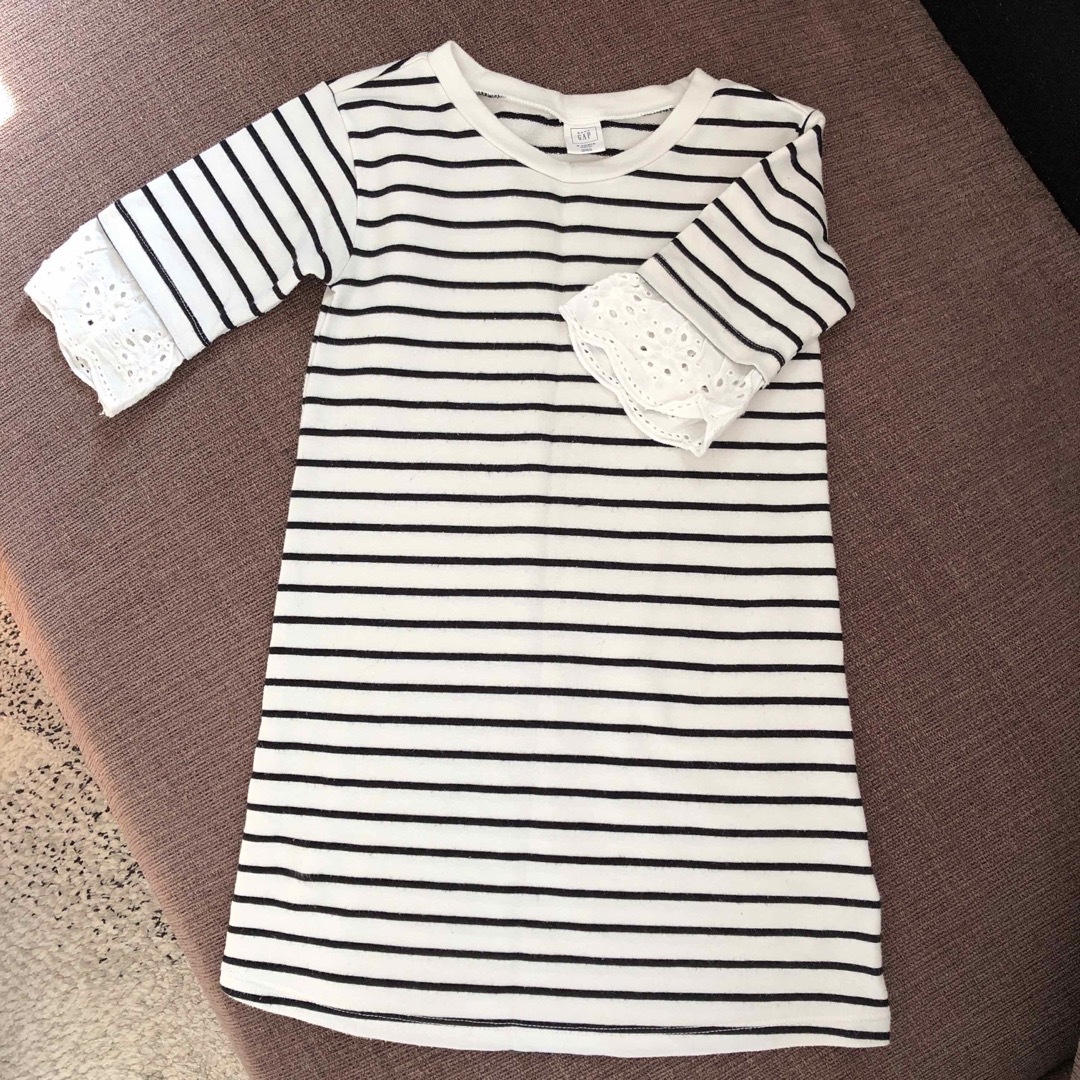 babyGAP(ベビーギャップ)のbabyGAP ボーダーワンピース　袖レースフリル　4years キッズ/ベビー/マタニティのキッズ服女の子用(90cm~)(ワンピース)の商品写真