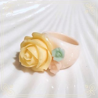 新品 アクリル薔薇リング＊指輪＊13号＊アクセサリー ロマンティック ガーリー(リング(指輪))