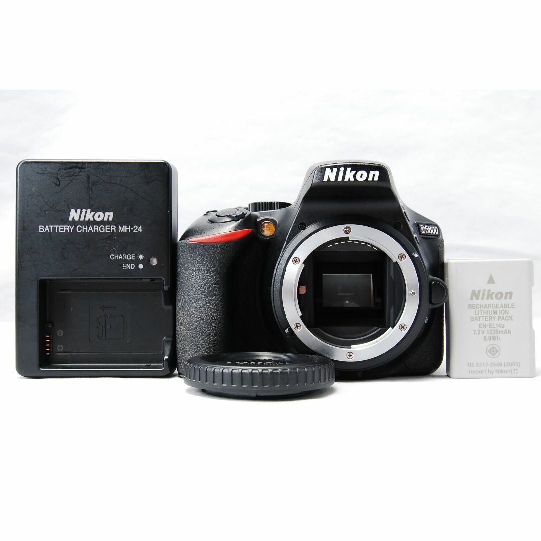 Nikon - Nikon D5600 ボディ ≪ショット数約6000≫ バッテリー室カバー