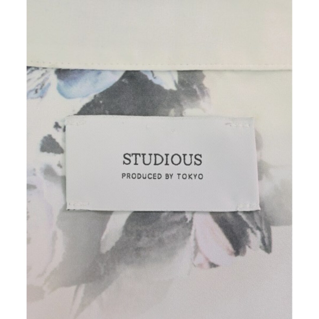 STUDIOUS(ステュディオス)のSTUDIOUS カジュアルシャツ 1(S位) 白xカーキx青等(花柄) 【古着】【中古】 メンズのトップス(シャツ)の商品写真