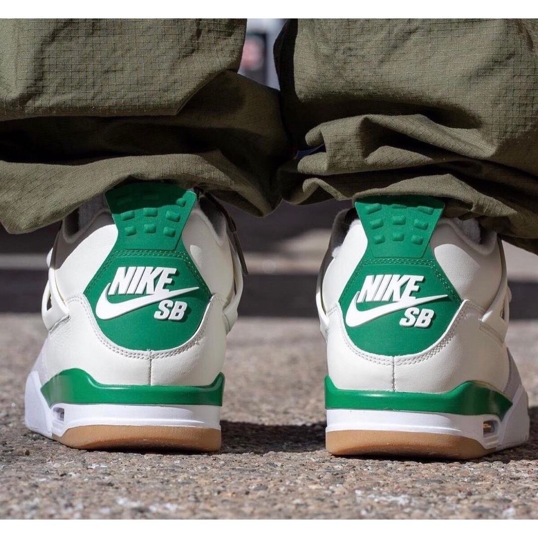 Jordan Brand（NIKE）(ジョーダン)のNIKE AIR JORDAN 4 RETRO SB PINE GREEN 緑 メンズの靴/シューズ(スニーカー)の商品写真