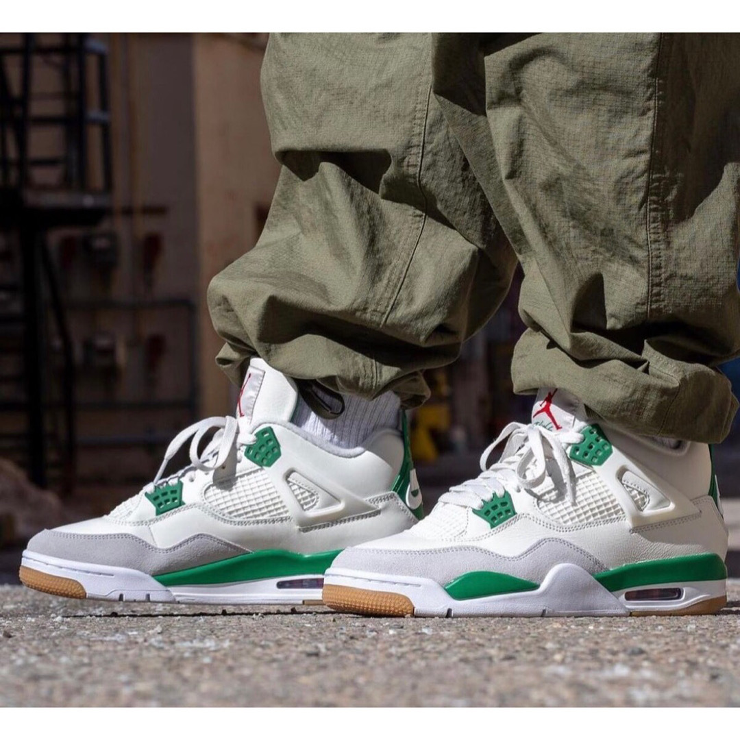 Jordan Brand（NIKE）(ジョーダン)のNIKE AIR JORDAN 4 RETRO SB PINE GREEN 緑 メンズの靴/シューズ(スニーカー)の商品写真