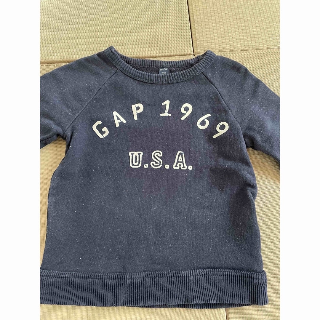 babyGAP(ベビーギャップ)のbaby GAP ベビーキャップ　ロゴトレーナー　110 キッズ/ベビー/マタニティのキッズ服男の子用(90cm~)(Tシャツ/カットソー)の商品写真