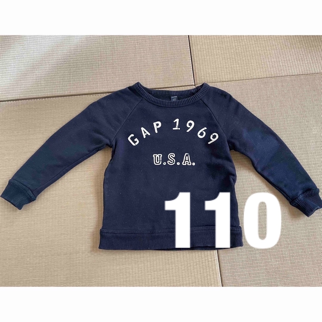 babyGAP(ベビーギャップ)のbaby GAP ベビーキャップ　ロゴトレーナー　110 キッズ/ベビー/マタニティのキッズ服男の子用(90cm~)(Tシャツ/カットソー)の商品写真