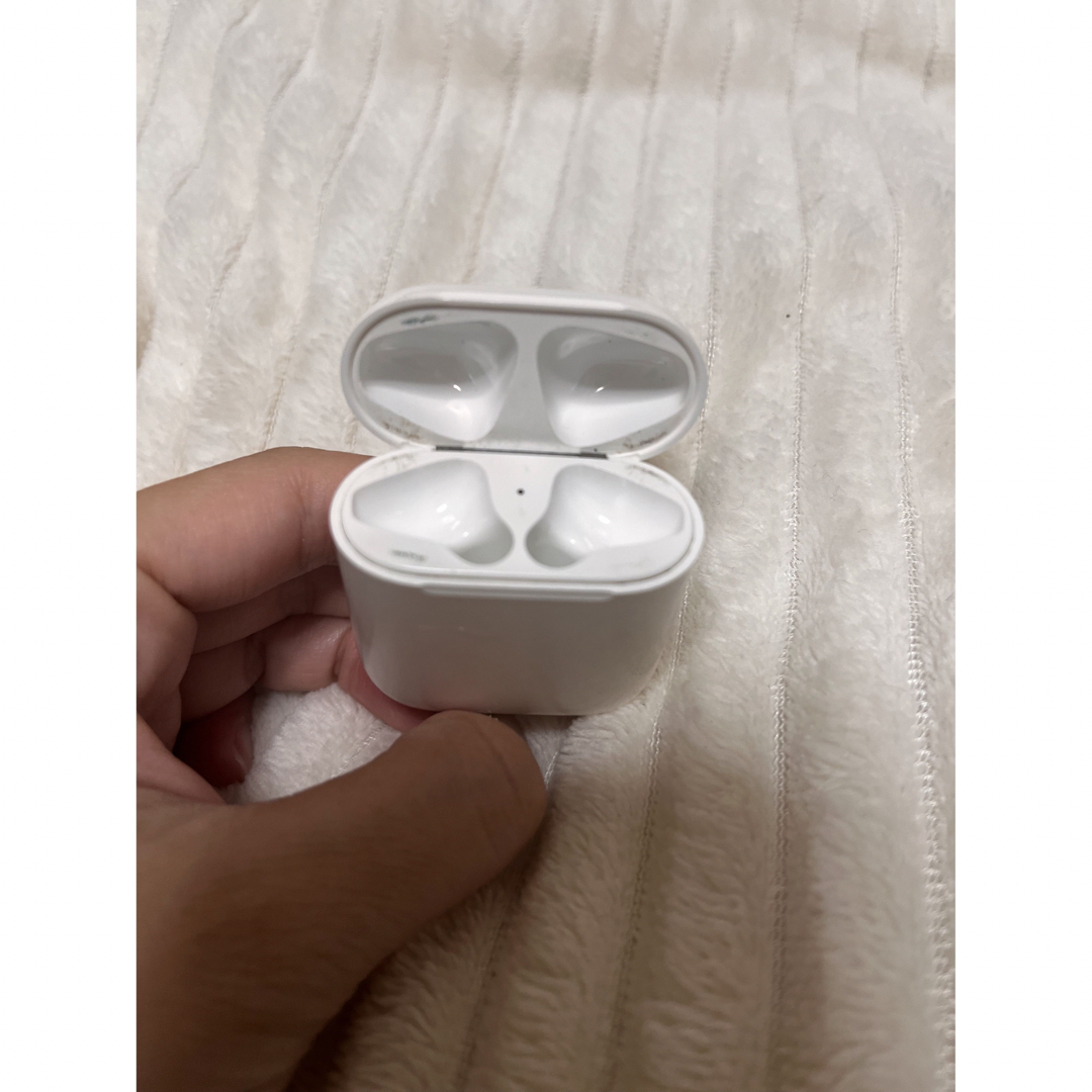 Apple(アップル)のAirPods第一世代ジャンク品 スマホ/家電/カメラのオーディオ機器(ヘッドフォン/イヤフォン)の商品写真