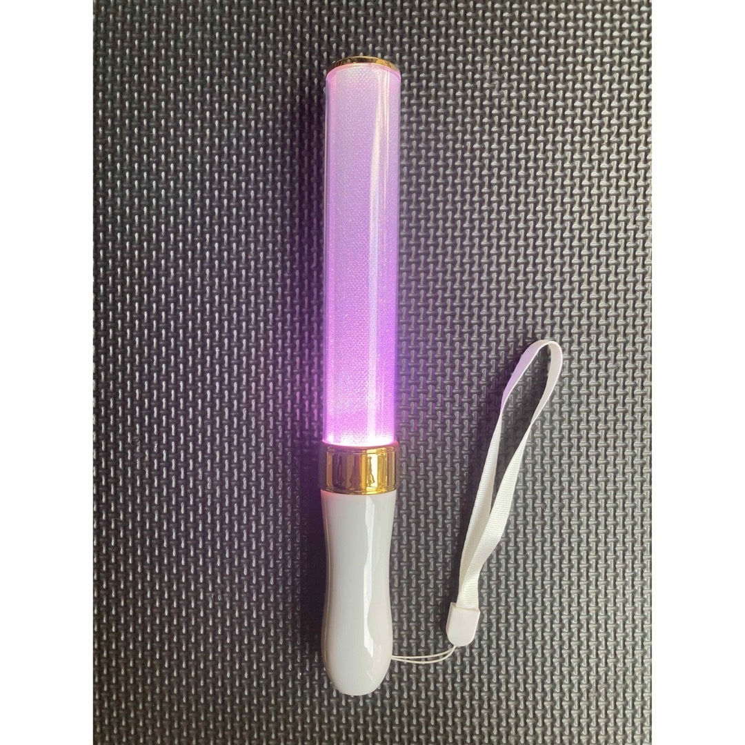 15色のカラーチェンジ・スティック型LEDペンライト エンタメ/ホビーの声優グッズ(ペンライト)の商品写真
