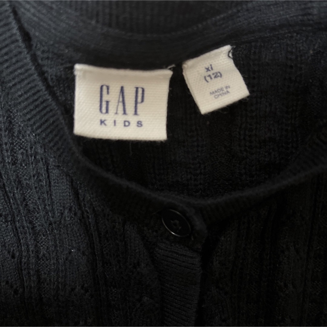 GAP Kids(ギャップキッズ)のGAP KIDS  ブラックカーディガン　150 キッズ/ベビー/マタニティのキッズ服女の子用(90cm~)(カーディガン)の商品写真