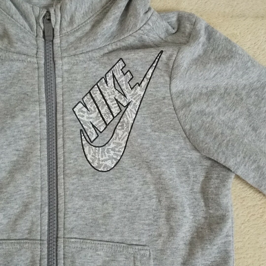 NIKE(ナイキ)のパーカー キッズ/ベビー/マタニティのキッズ服男の子用(90cm~)(ジャケット/上着)の商品写真