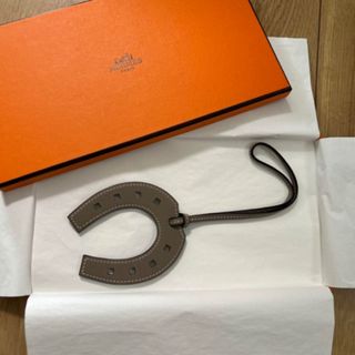 エルメス HERMES チャーム パドック 馬蹄 グリアスファルト