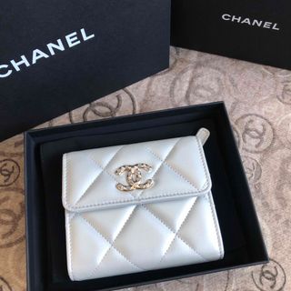 シャネル(CHANEL)のGW期間限定値下げ☆CHANEL パールグレー　スモールウォレット　新品(財布)