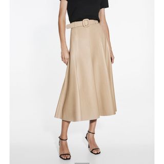 ザラ(ZARA)のZARA 今季新作　レザー風フレアミディスカート(ロングスカート)